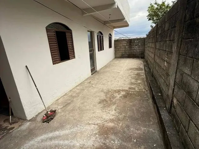 Casa 3 quartos e 1 banheiro, à venda, no bairro Jardim Laguna em Contagem