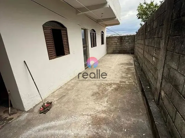 Casa 3 quartos e 1 banheiro, à venda, no bairro Jardim Laguna em Contagem