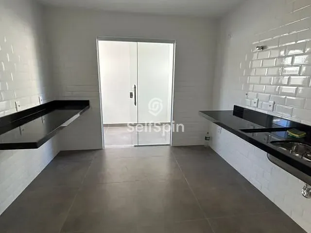 Casa com 360m² 3 quartos e 2 banheiros, para alugar, no bairro Itaipu em Niterói
