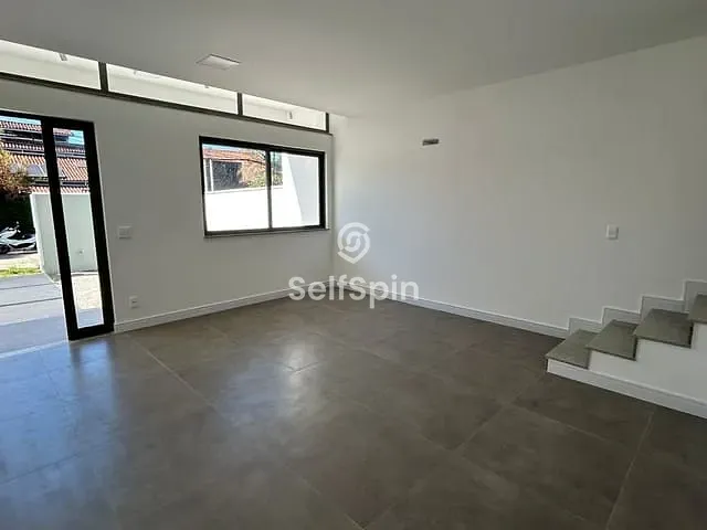 Casa com 360m² 3 quartos e 2 banheiros, para alugar, no bairro Itaipu em Niterói