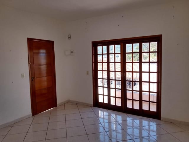 Casa 2 quartos e 1 banheiro, para alugar, no bairro Ponte Nova em Extrema