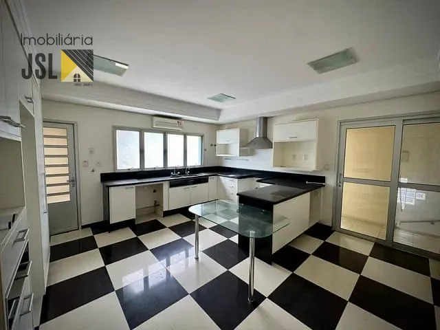Casa com 1200m² 5 quartos e 6 banheiros, à venda, no bairro Residencial Santa Helena em Caçapava