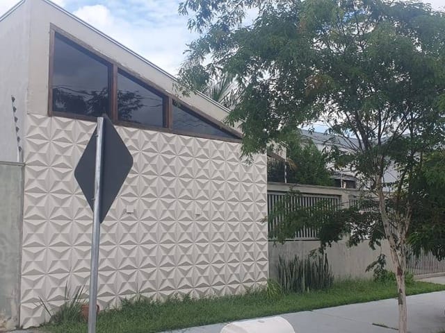 Casa com 225m² 3 quartos e 1 banheiro, à venda, no bairro Jardim Curitiba em Sinop