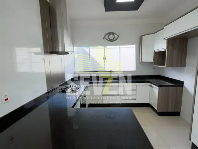 Casa com 360m² 3 quartos e 3 banheiros, para alugar, no bairro Residencial Lago Sul em Bauru