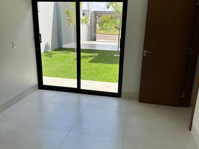 Casa com 300m² 3 quartos e 1 banheiro, à venda, no bairro Residencial Riviera Suíça em Sinop