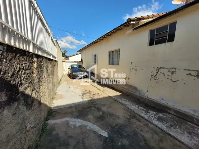 Casa com 107m², à venda, no bairro Centro em Andradas