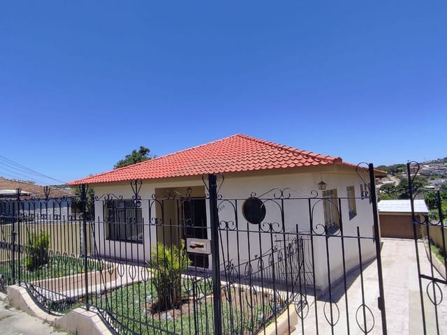 Casa à venda 5 Quartos, 2 Vagas, 495M², Nova Rússia, Ponta Grossa - PR