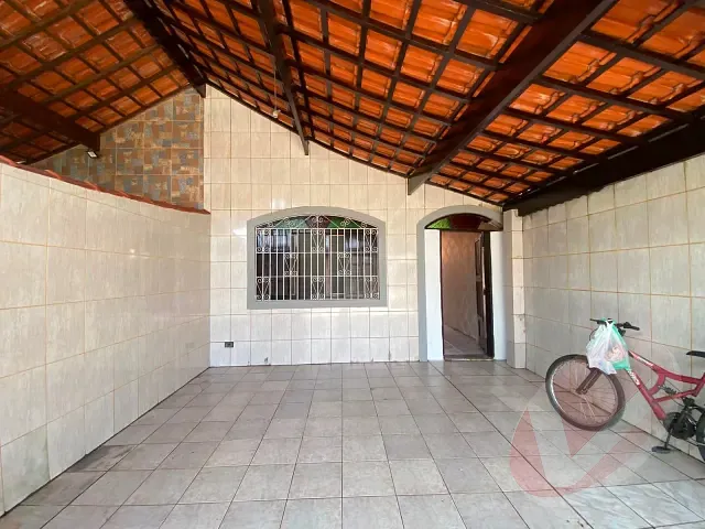 Casa 3 quartos e 2 banheiros, à venda, no bairro Princesa em Praia Grande