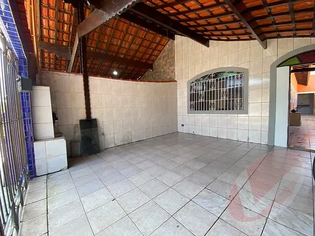 Casa 3 quartos e 2 banheiros, à venda, no bairro Princesa em Praia Grande