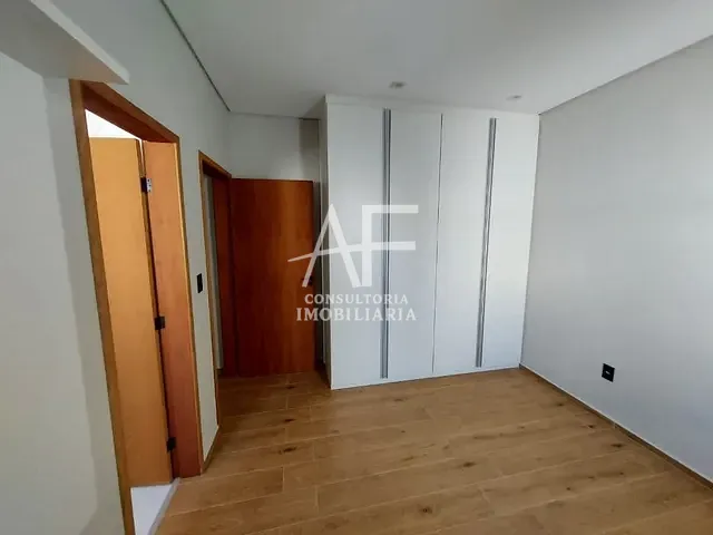 Casa com 300m² 3 quartos e 3 banheiros, à venda, no bairro Itapecerica em Taubaté