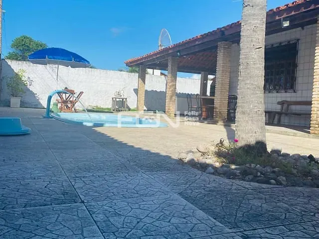 Casa 3 quartos e 3 banheiros, para alugar, no bairro Arembepe (Abrantes) em Camaçari