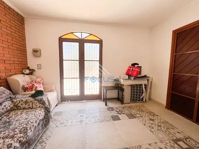 Casa com 269m² 3 quartos e 3 banheiros, à venda ou para alugar, no bairro Vila Municipal em Jundiaí