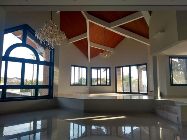 Casa com 1000m² 7 quartos e 8 banheiros, à venda, no bairro Jardim das Colinas em São José dos Campos