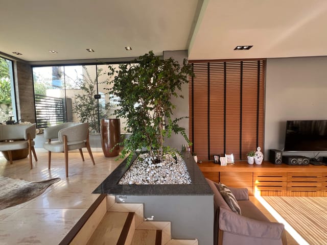 Casa com 300m² 3 quartos e 5 banheiros, à venda, no bairro Esperança em Londrina