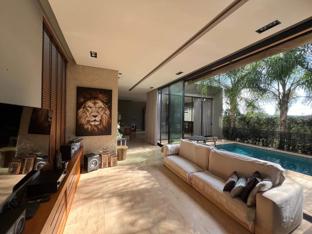 Casa com 300m² 3 quartos e 5 banheiros, à venda, no bairro Esperança em Londrina