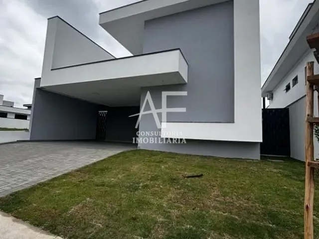 Casa com 300m², à venda, no bairro Piracangaguá em Taubaté
