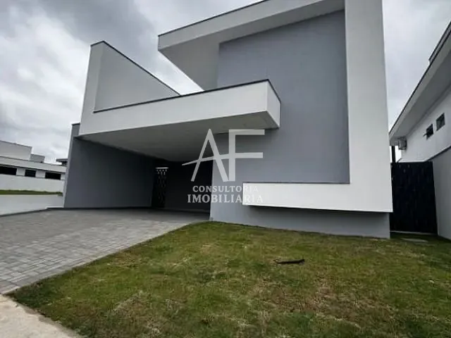Casa com 300m², à venda, no bairro Piracangaguá em Taubaté