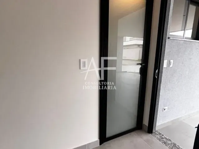 Casa com 300m², à venda, no bairro Piracangaguá em Taubaté