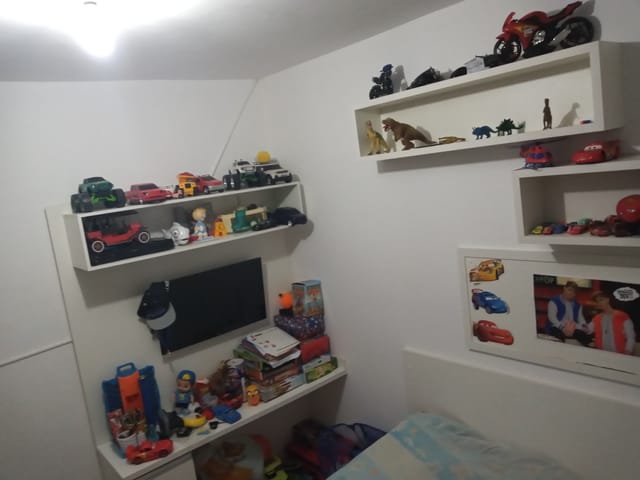 Casa com 300m² 4 quartos e 2 banheiros, à venda, no bairro Parque São Domingos em Pindamonhangaba