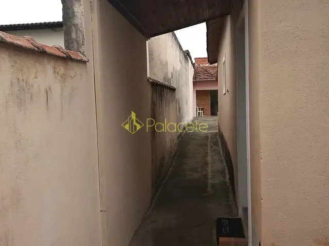 Casa com 300m² 4 quartos e 2 banheiros, à venda, no bairro Parque São Domingos em Pindamonhangaba