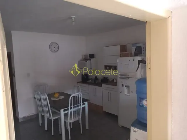 Casa com 300m² 4 quartos e 2 banheiros, à venda, no bairro Parque São Domingos em Pindamonhangaba