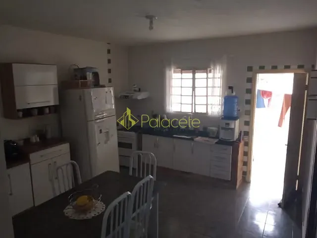 Casa com 300m² 4 quartos e 2 banheiros, à venda, no bairro Parque São Domingos em Pindamonhangaba