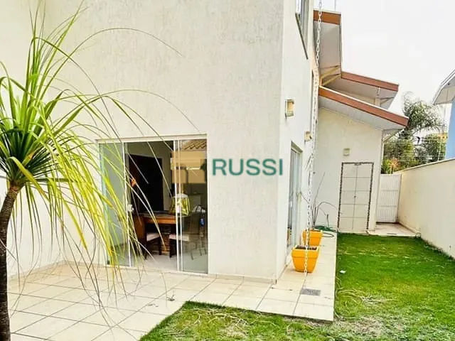Casa com 350m² 3 quartos e 3 banheiros, à venda, no bairro Villa Branca em Jacareí