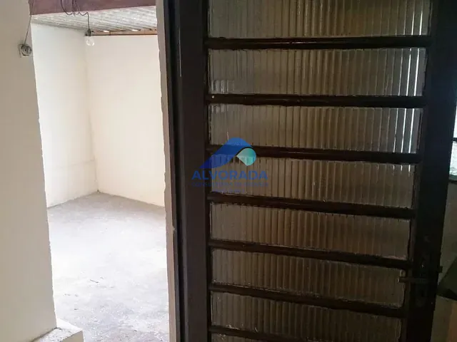 Casa com 300m² 2 quartos e 1 banheiro, à venda, no bairro Vila Guarani em São José dos Campos