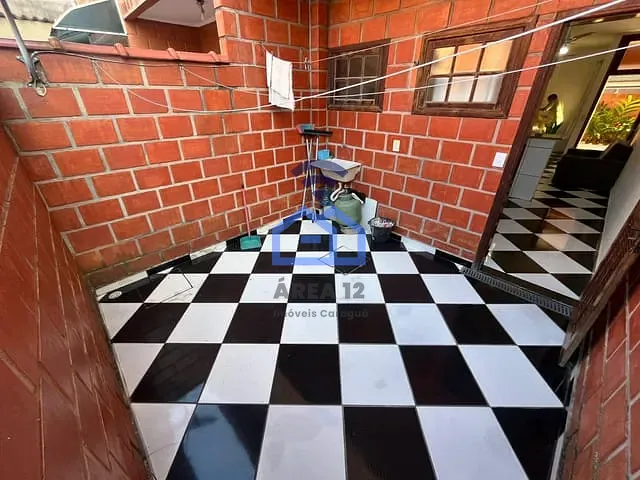 Casa com 41m² 1 quarto e 1 banheiro, à venda, no bairro Martim de Sá em Caraguatatuba