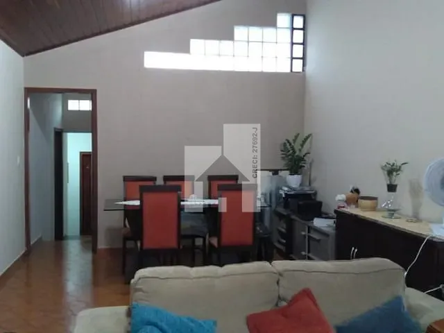 Casa com 300m² 3 quartos e 2 banheiros, à venda, no bairro Jardim Bandeiras em Jundiaí