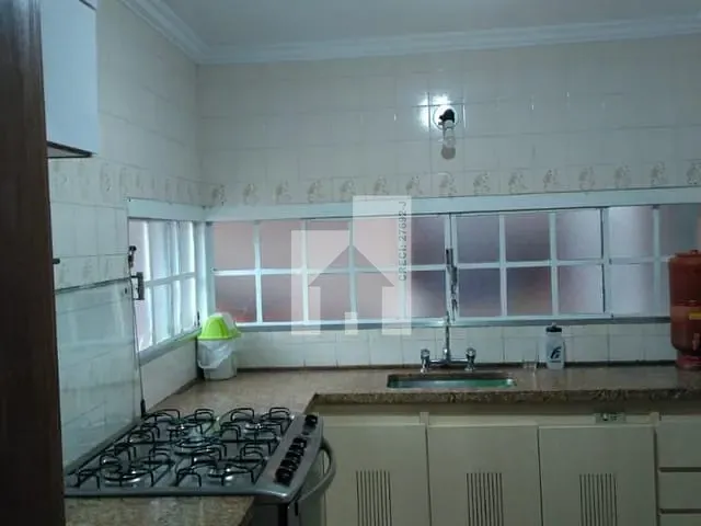 Casa com 300m² 3 quartos e 2 banheiros, à venda, no bairro Jardim Bandeiras em Jundiaí