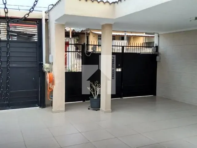 Casa com 300m² 3 quartos e 2 banheiros, à venda, no bairro Jardim Bandeiras em Jundiaí