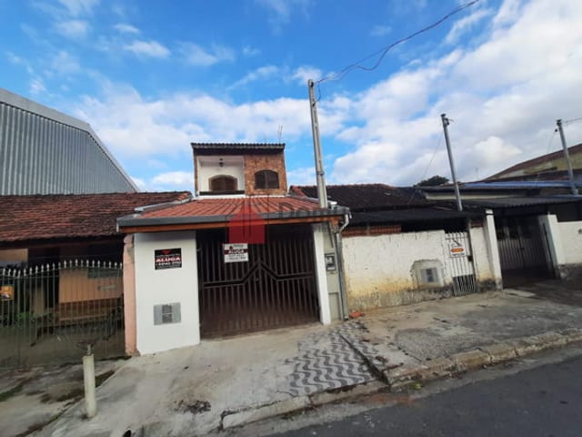 Casa à venda, no bairro Vila São Benedito em Pindamonhangaba