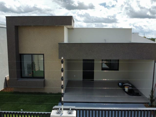Casa com 300m² 3 quartos e 1 banheiro, à venda, no bairro Jardim Curitiba em Sinop