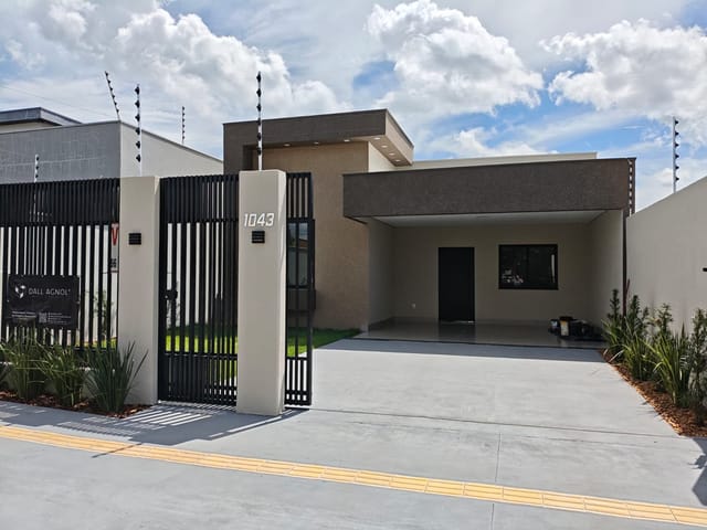 Casa com 300m² 3 quartos e 1 banheiro, à venda, no bairro Jardim Curitiba em Sinop