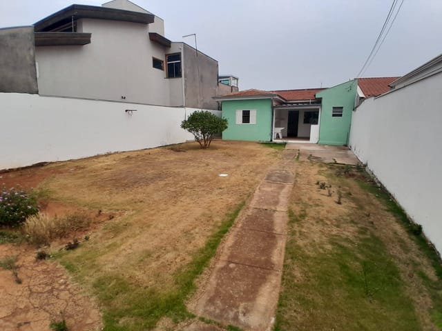 Foto do Casa - Casa com amplo quintal e grande potencial de aprimoramento 🏡 | Oeste Imóveis