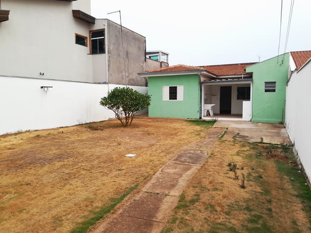 Foto do Casa - Casa com amplo quintal e grande potencial de aprimoramento 🏡 | Oeste Imóveis