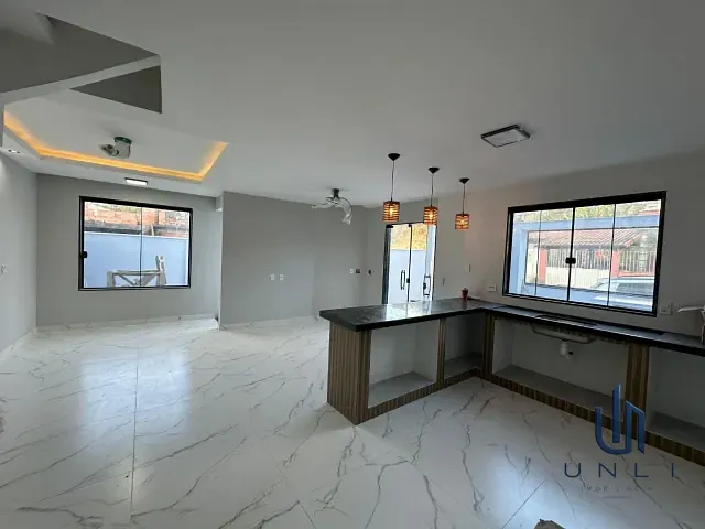 Casa 3 quartos e 2 banheiros, à venda, no bairro Roma em Volta Redonda