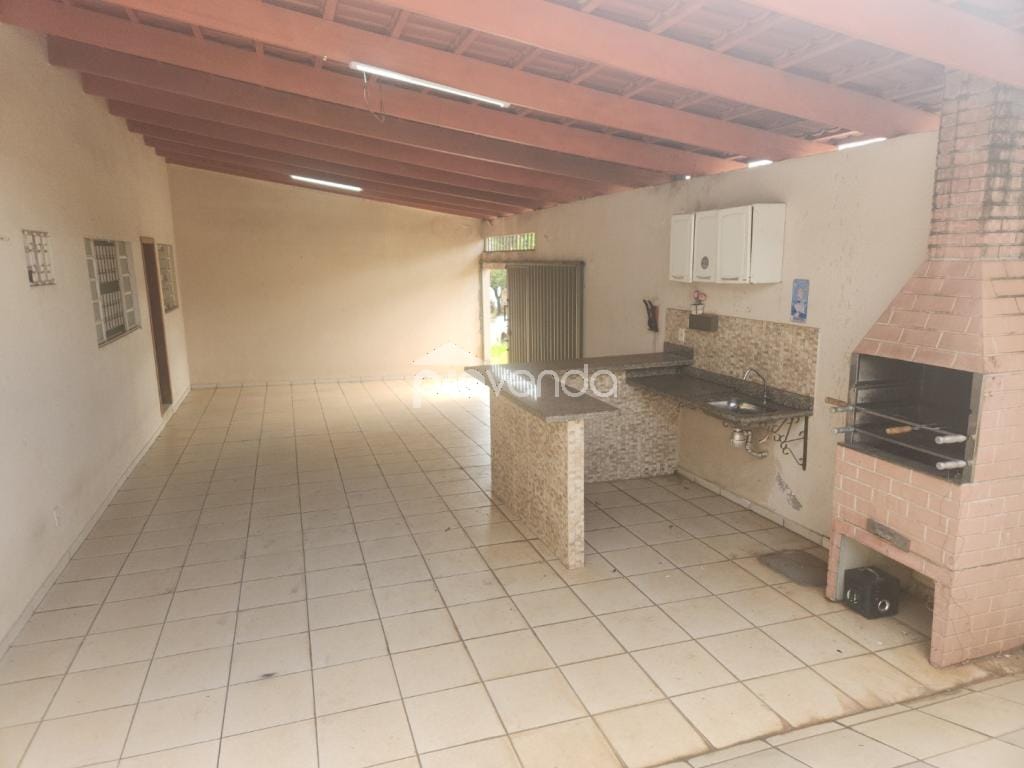 Casa, 3 quartos, 226 m² - Foto 2