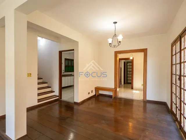 Casa com 375m² 3 quartos e 2 banheiros, à venda, no bairro Chácara Pavoeiro em Cotia