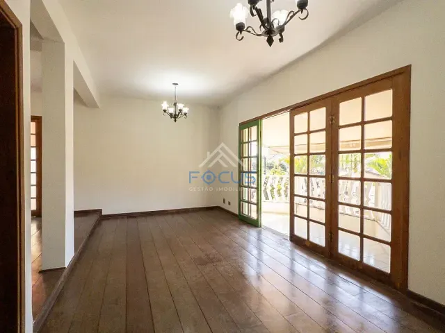 Casa com 375m² 3 quartos e 2 banheiros, à venda, no bairro Chácara Pavoeiro em Cotia