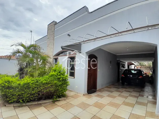Casa com 378m² 4 quartos e 3 banheiros, à venda, no bairro Vila Grego II em Santa Bárbara D'Oeste
