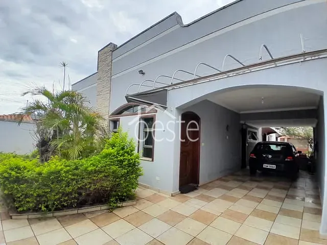 Casa com 378m² 4 quartos e 3 banheiros, à venda, no bairro Vila Grego II em Santa Bárbara D'Oeste