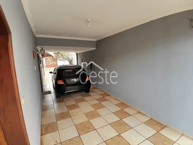 Casa com 378m² 4 quartos e 3 banheiros, à venda, no bairro Vila Grego II em Santa Bárbara D'Oeste