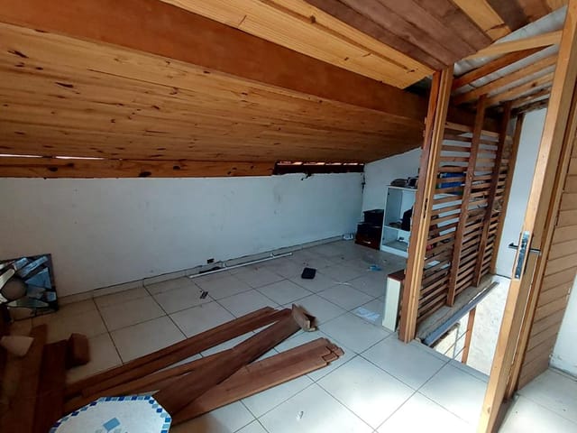 Casa com 250m² 3 quartos e 2 banheiros, à venda, no bairro Jardim Garcez em Taubaté
