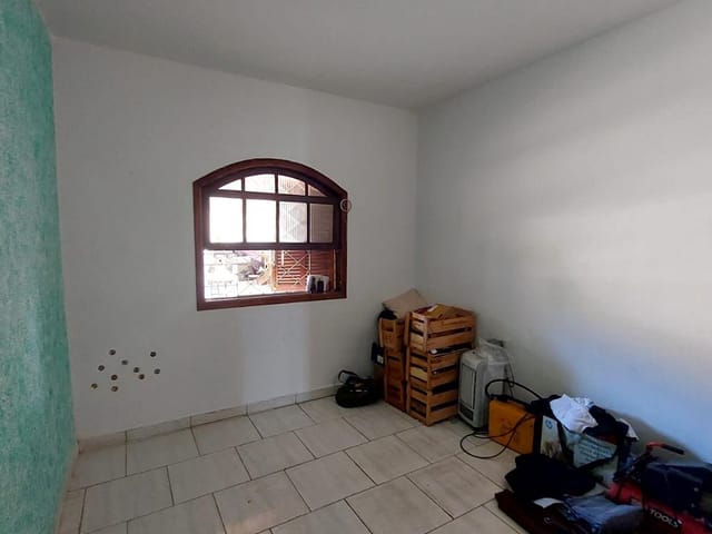Casa com 250m² 3 quartos e 2 banheiros, à venda, no bairro Jardim Garcez em Taubaté