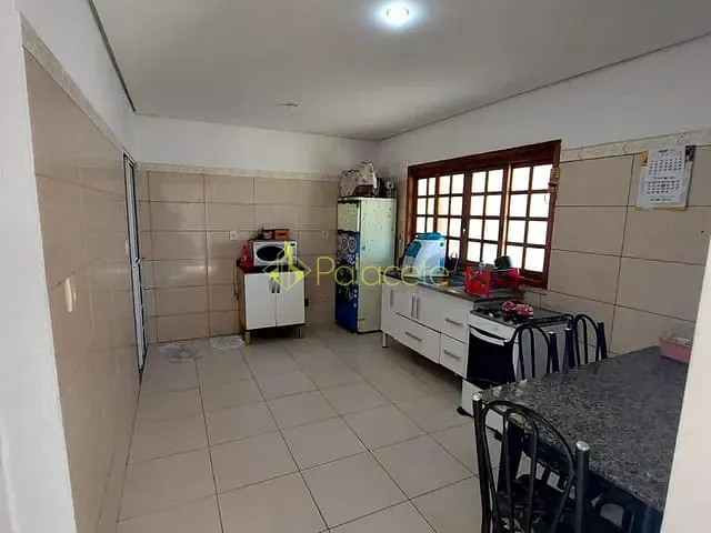 Casa com 250m² 3 quartos e 2 banheiros, à venda, no bairro Jardim Garcez em Taubaté