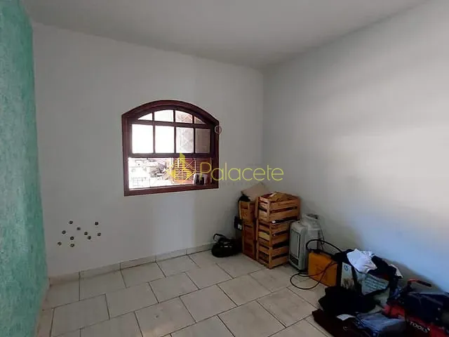 Casa com 250m² 3 quartos e 2 banheiros, à venda, no bairro Jardim Garcez em Taubaté