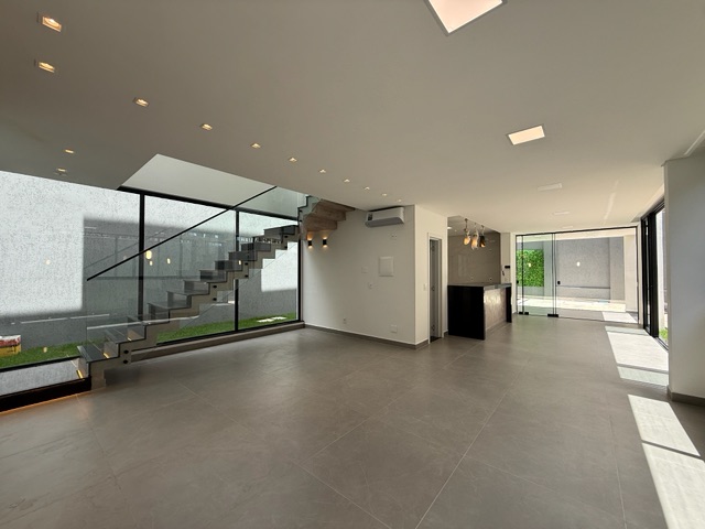 Casa com 360m² 4 quartos e 6 banheiros, à venda, no bairro Trevo em Belo Horizonte