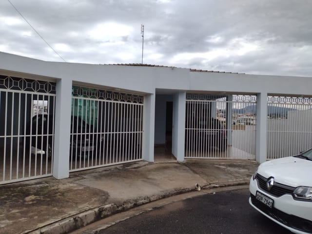 Casa com 420m² 3 quartos e 4 banheiros, à venda, no bairro Riviera de São João em São João da Boa Vista